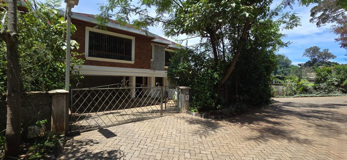 5 Bed House with En Suite in Spring Valley - 17