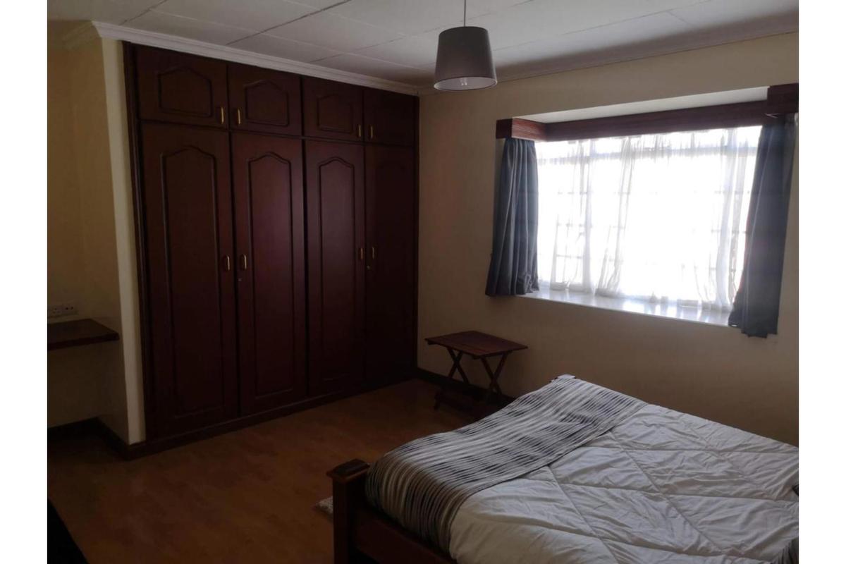 3 Bed Apartment with En Suite in Upper Hill - 5