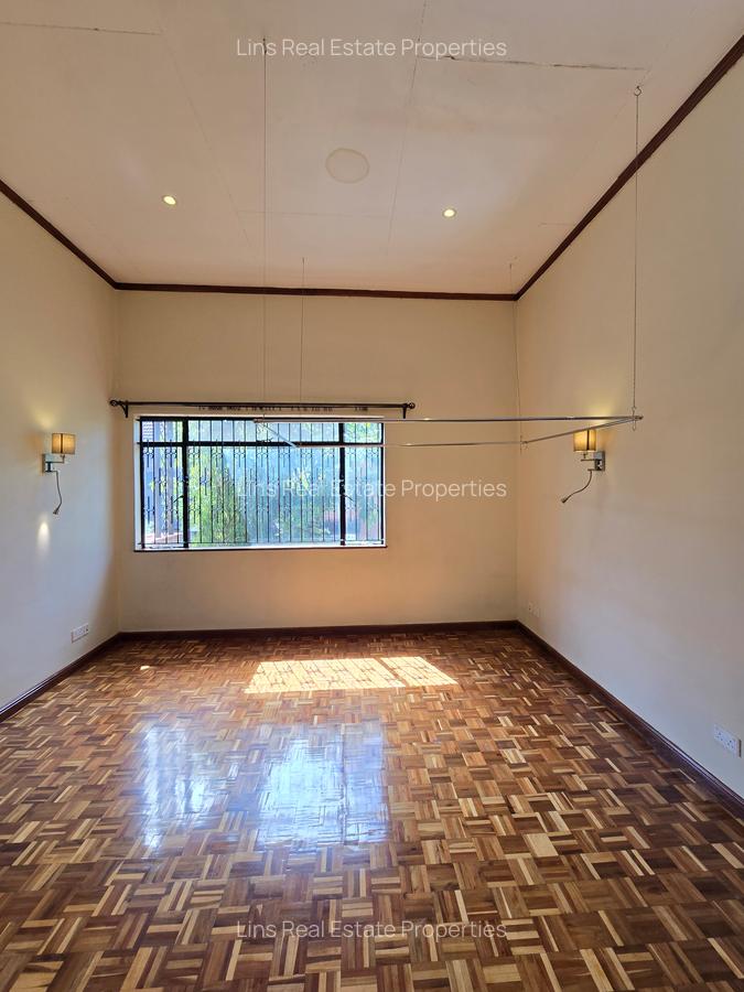 5 Bed Townhouse with En Suite in Westlands Area - 12