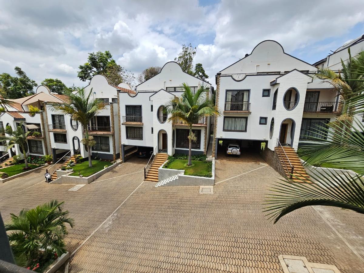 5 Bed Townhouse with En Suite in Spring Valley - 20