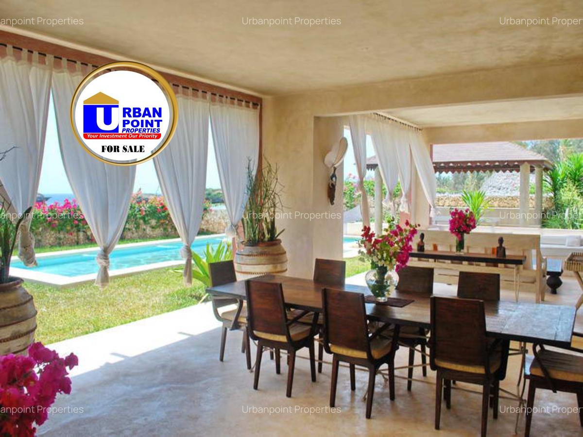 6 Bed Villa with En Suite in Watamu - 12