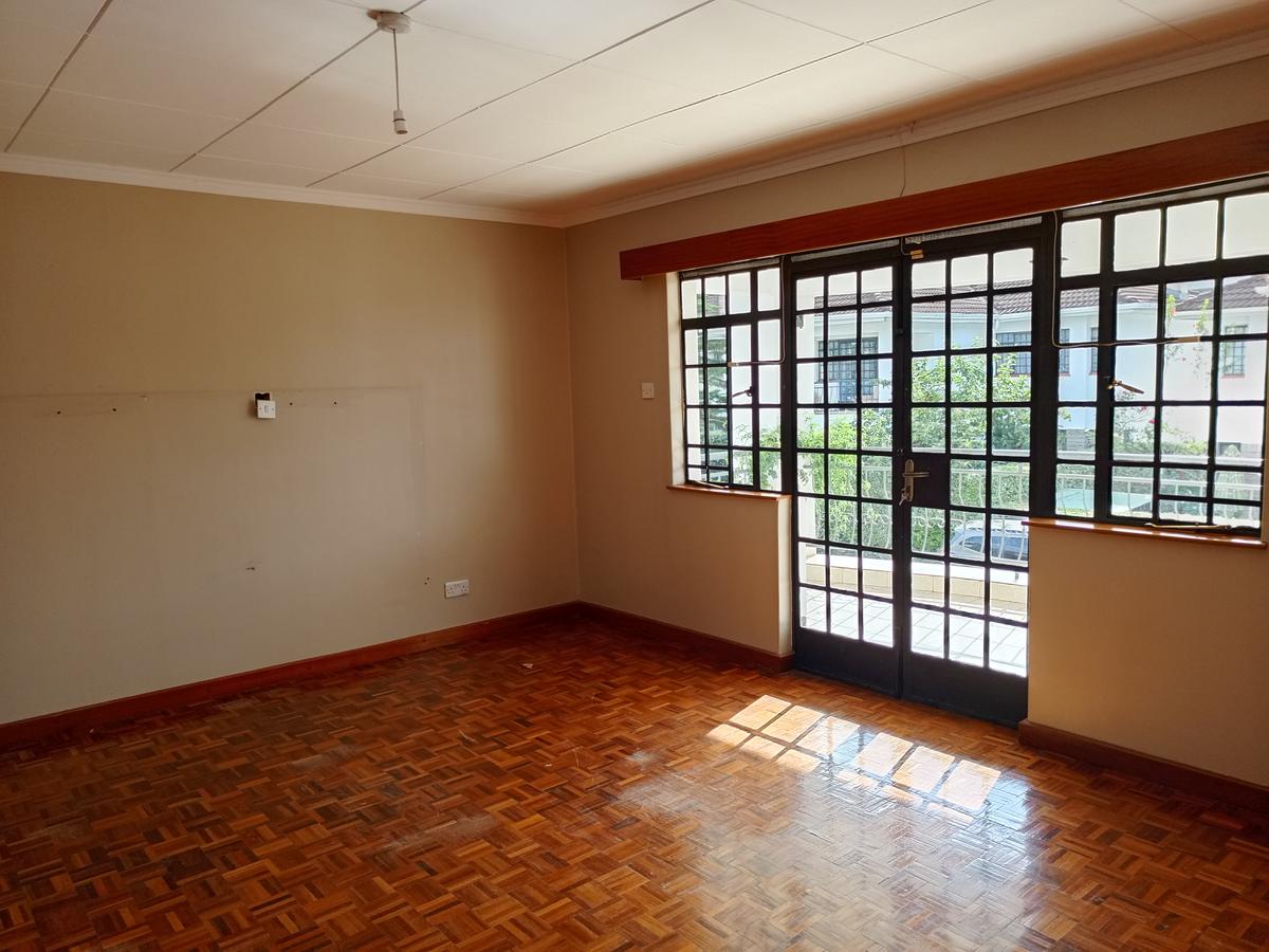 4 Bed Townhouse with En Suite in Spring Valley - 17