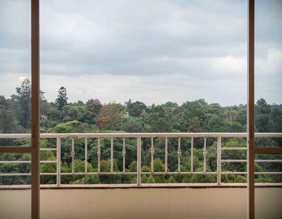 5 Bed Apartment with En Suite at 6Th Parklands - 1