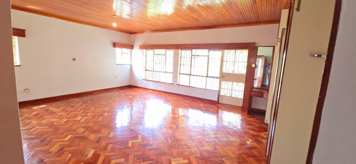 5 Bed House with En Suite at Mimosa Drive - 13