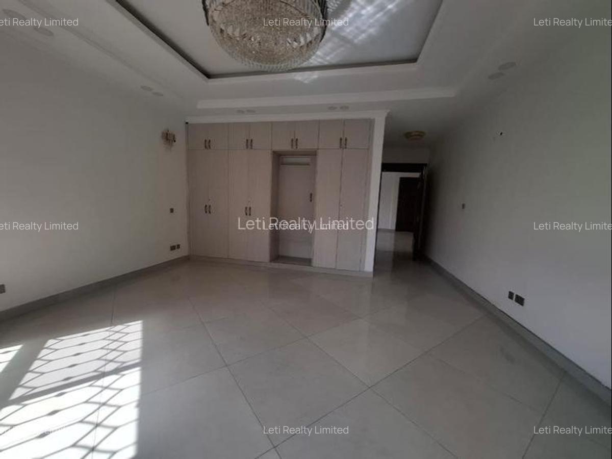 5 Bed Townhouse with En Suite in Lavington - 6