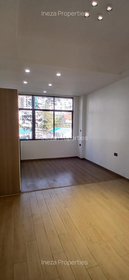 Studio Apartment with En Suite at Kindaruma Road - 4