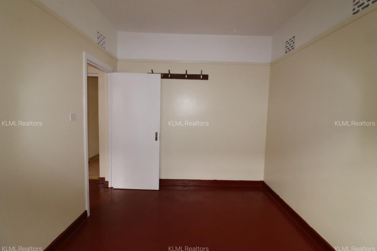 1 Bed Apartment with En Suite in Nairobi West - 4