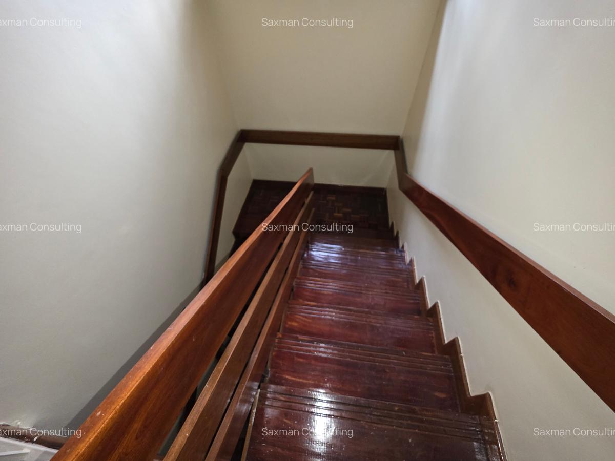 4 Bed House with En Suite in Nyari - 5