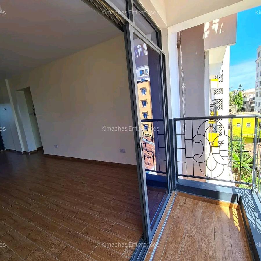 3 Bed Apartment with En Suite at Beach Road - 16