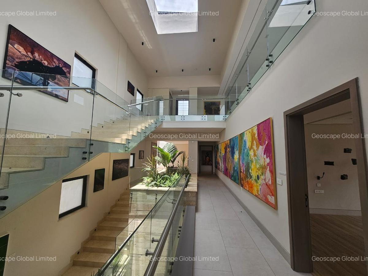 5 Bed Townhouse with En Suite in Spring Valley - 3