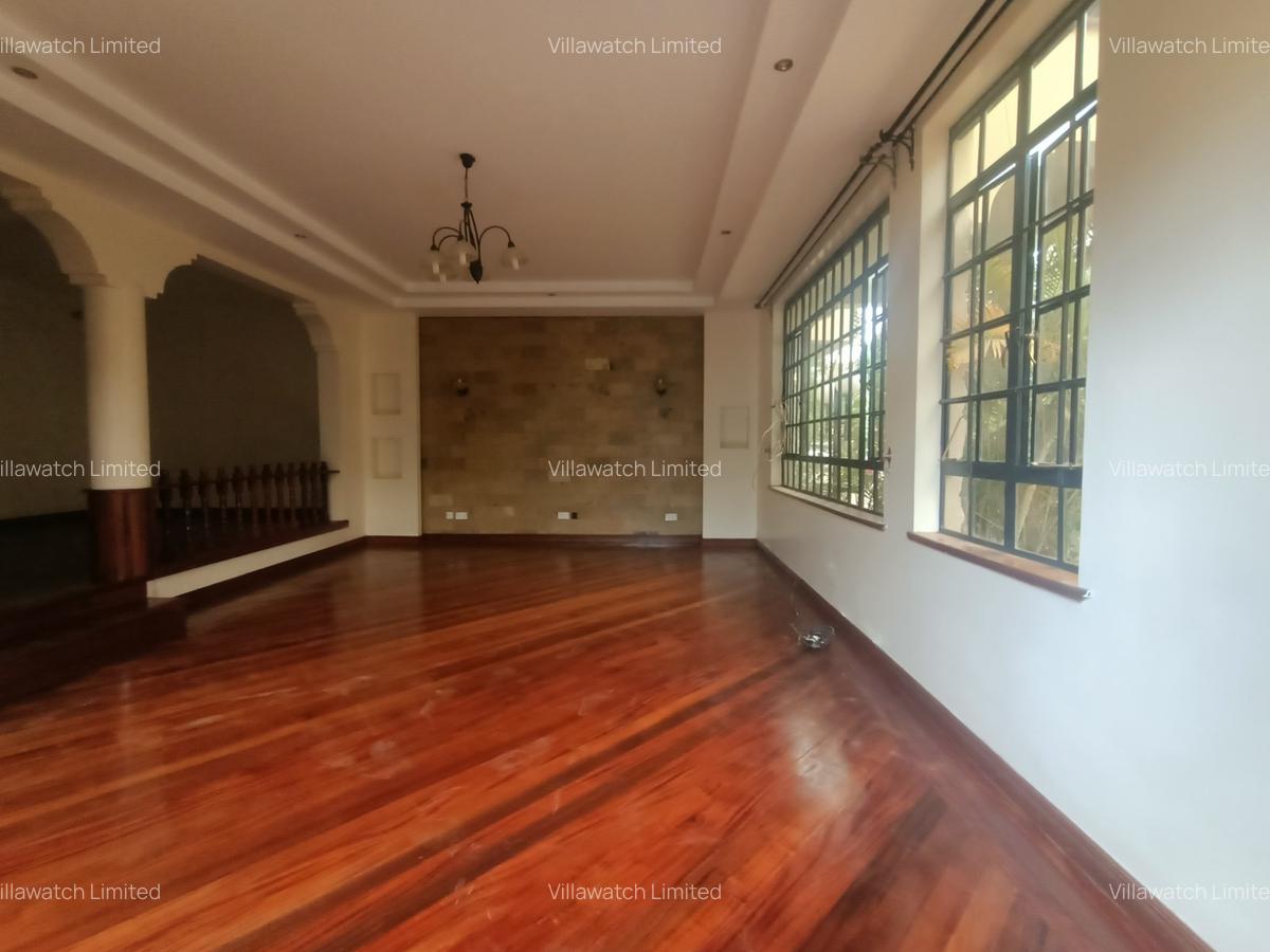 5 Bed Townhouse with En Suite in Lavington - 3