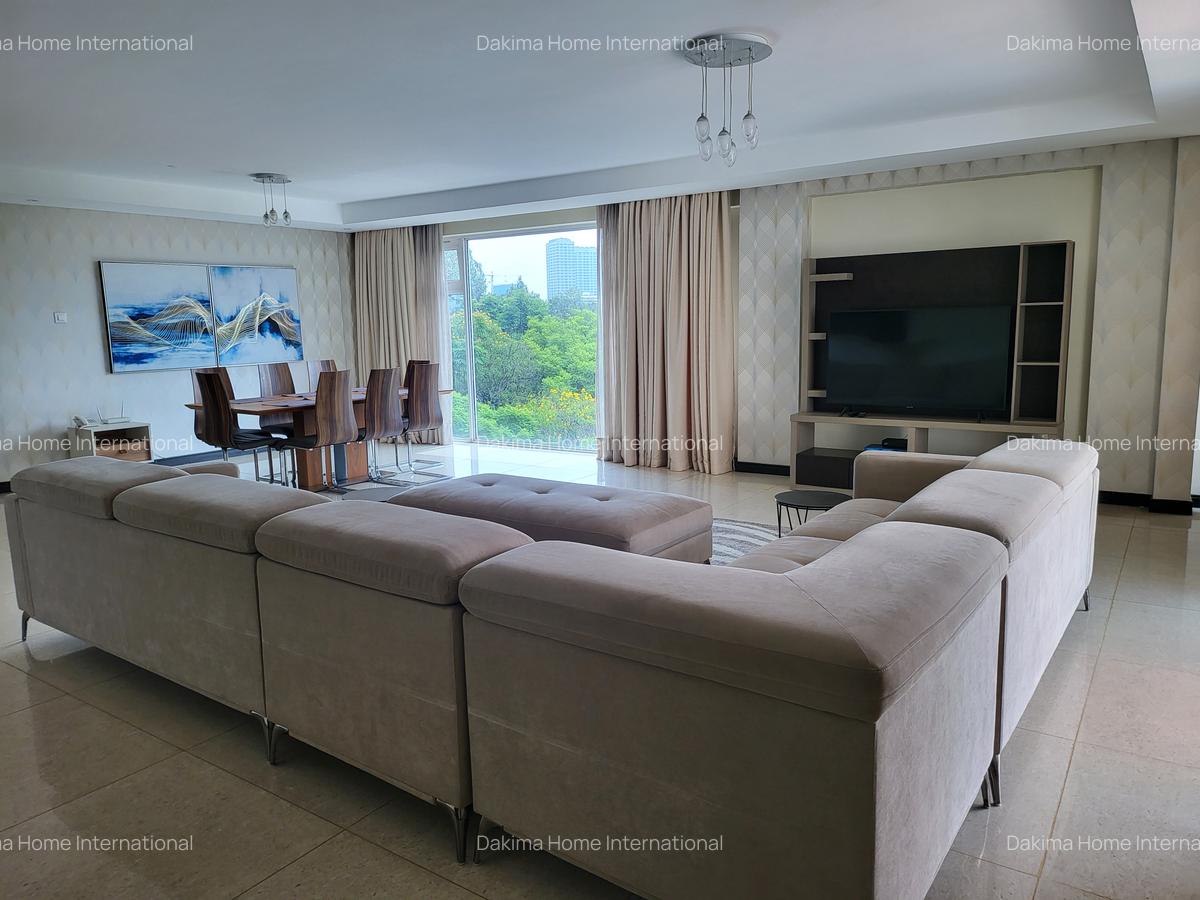 Furnished 3 Bed Apartment with En Suite in Riverside - 5