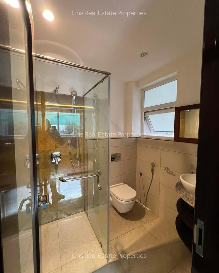 5 Bed House with En Suite in Runda - 16