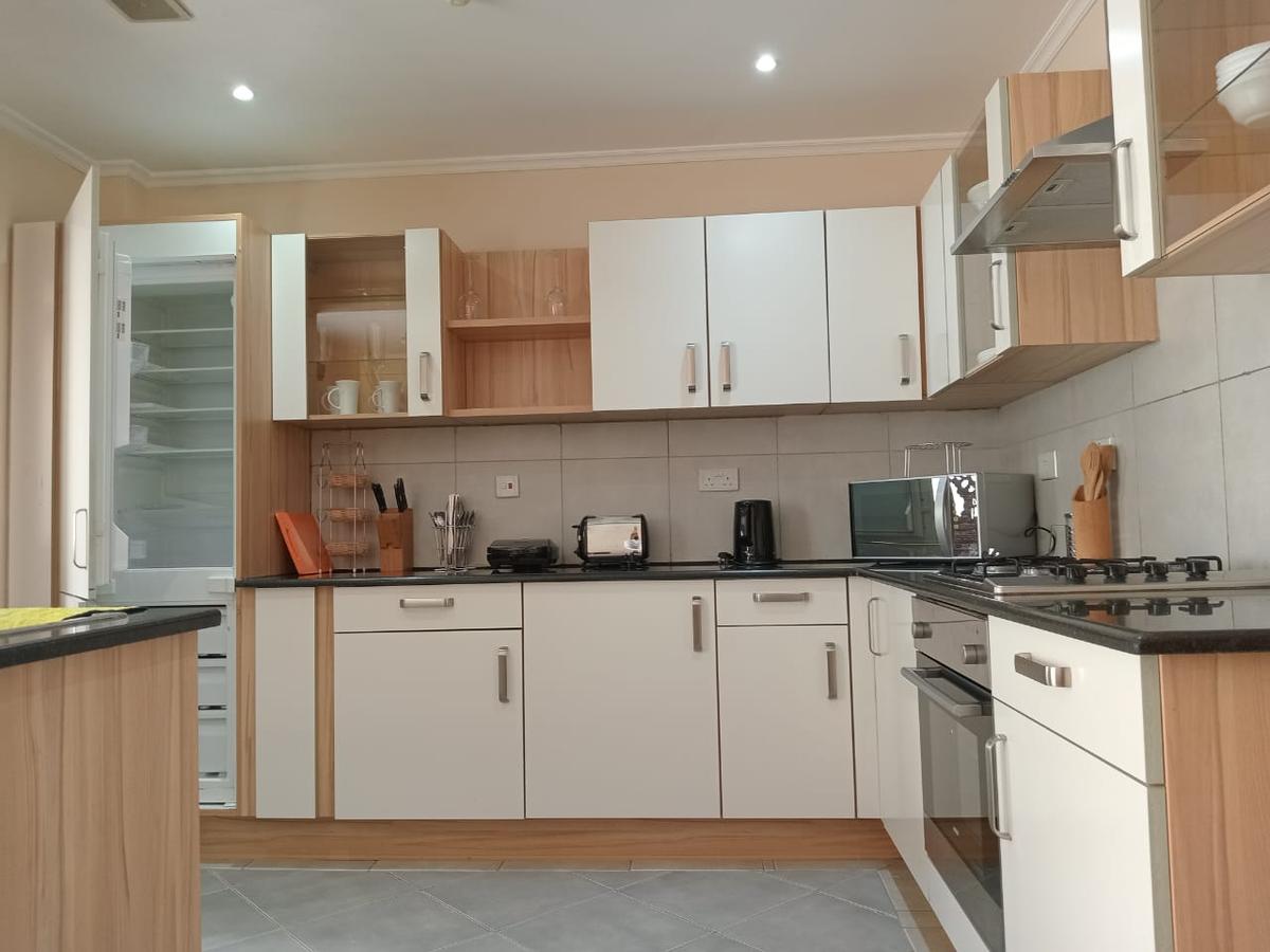 Serviced 2 Bed Apartment with En Suite in Upper Hill - 6