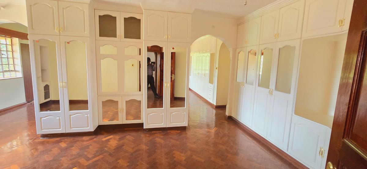 5 Bed House with En Suite at Flem Tree - 18