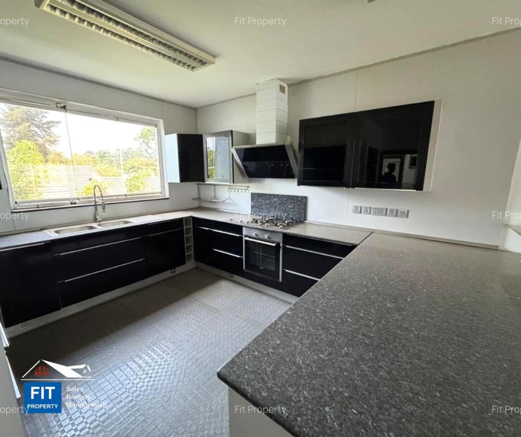 3 Bed Apartment with En Suite at Riverside Grove - 5