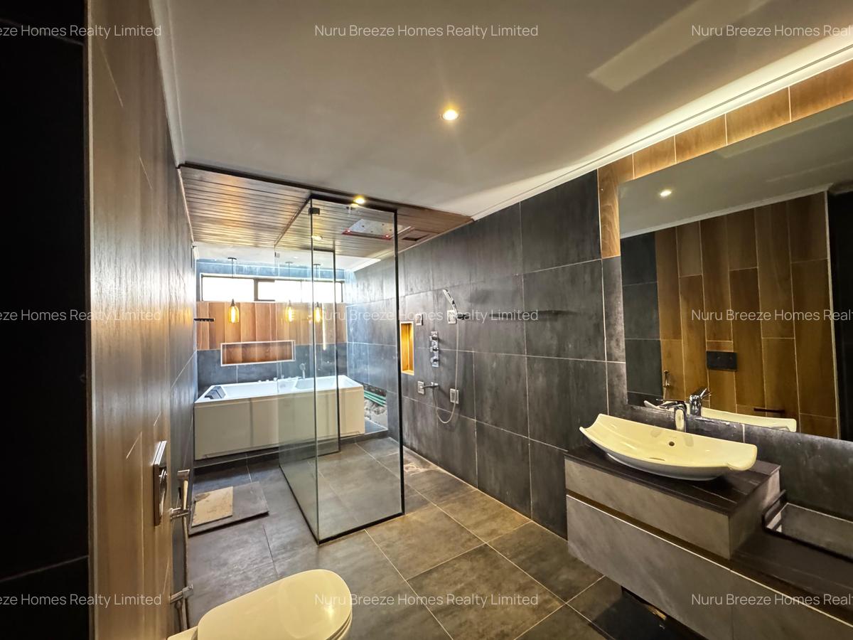 5 Bed House with En Suite in Runda - 11