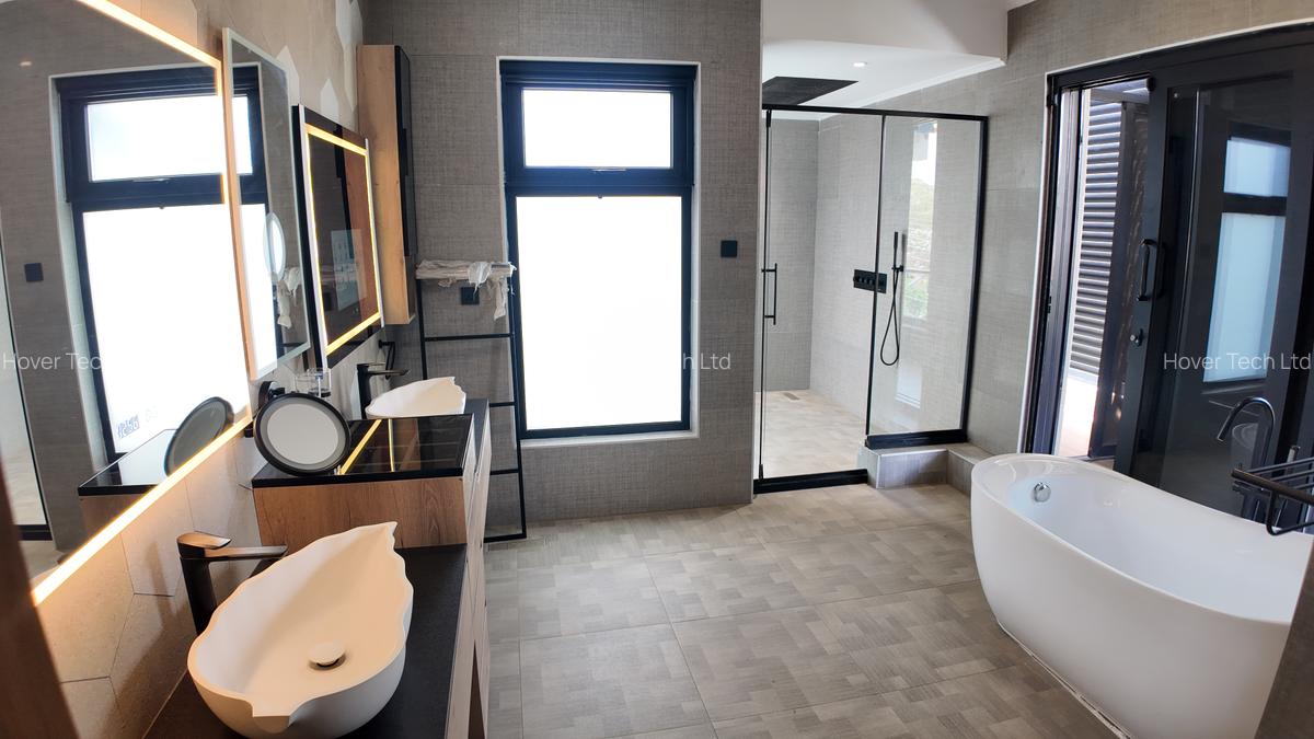 5 Bed Villa with En Suite in Lavington - 2