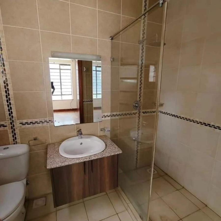 5 Bed Townhouse with En Suite at Lavington - 16