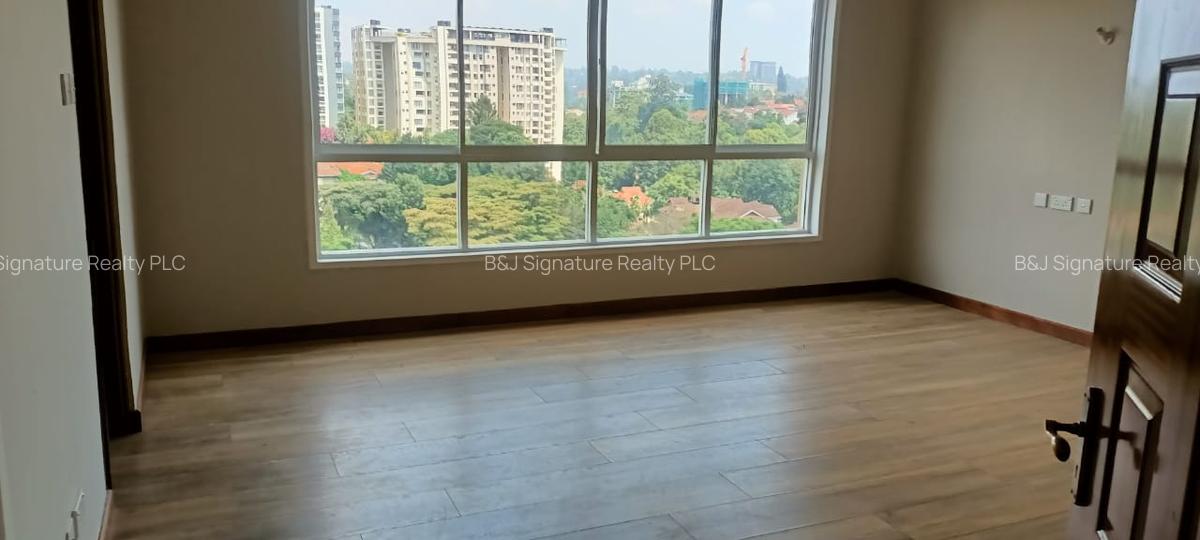 3 Bed Apartment with En Suite in Riverside - 16