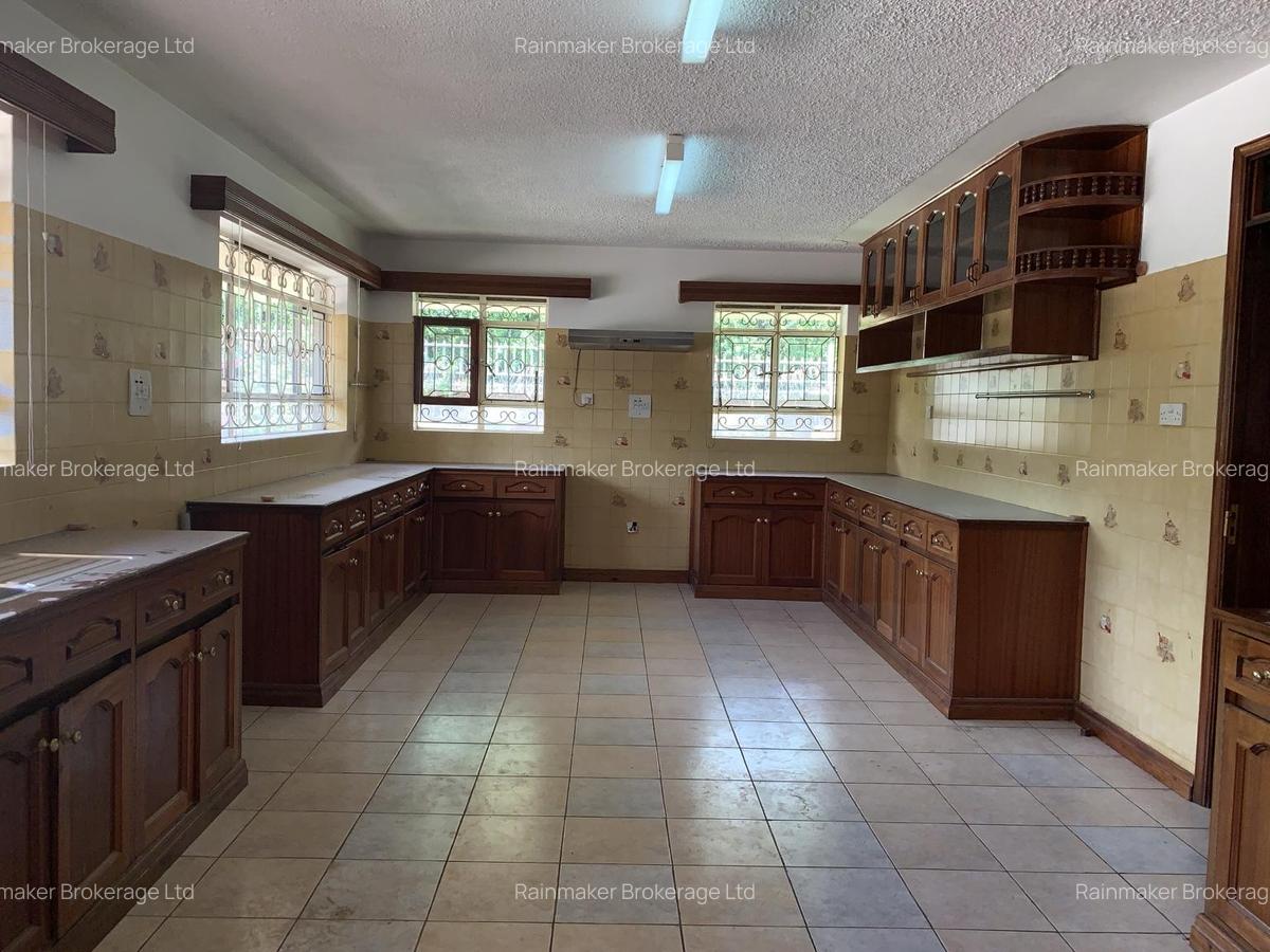 5 Bed House with En Suite in Nyari - 2