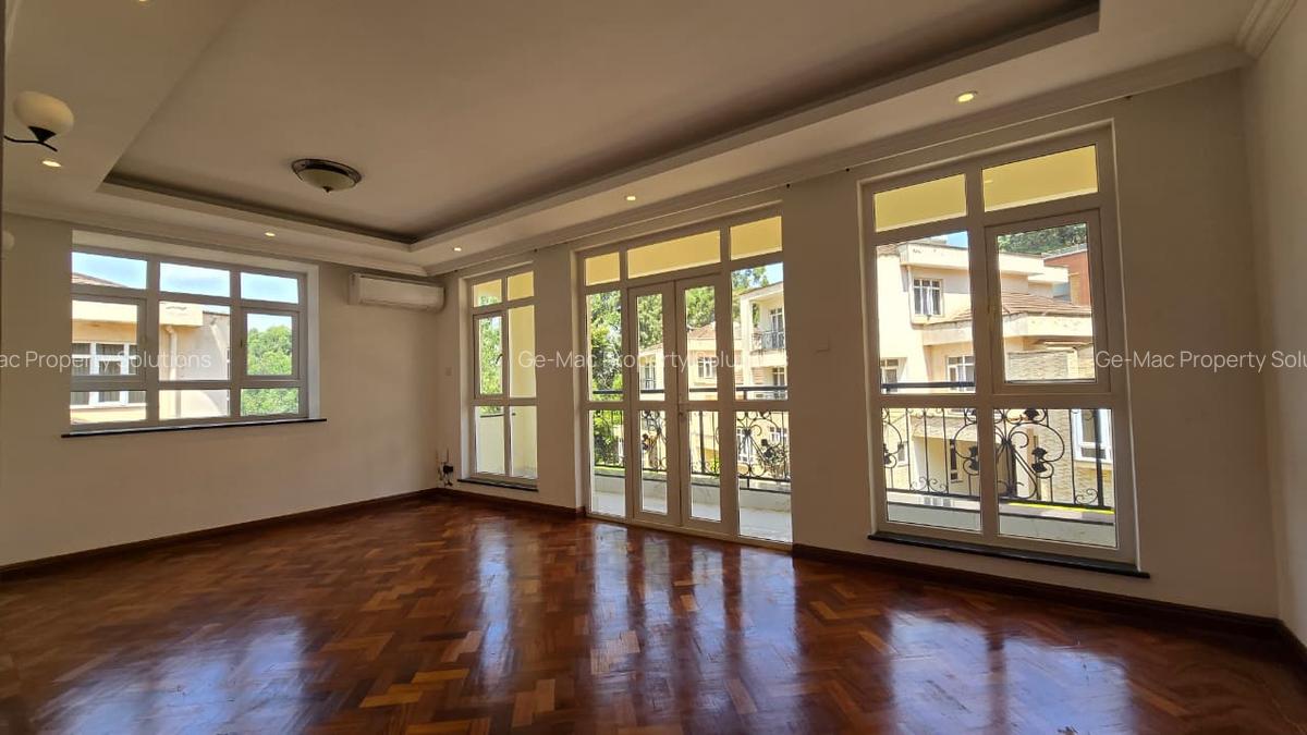 5 Bed House with En Suite in Lavington - 18