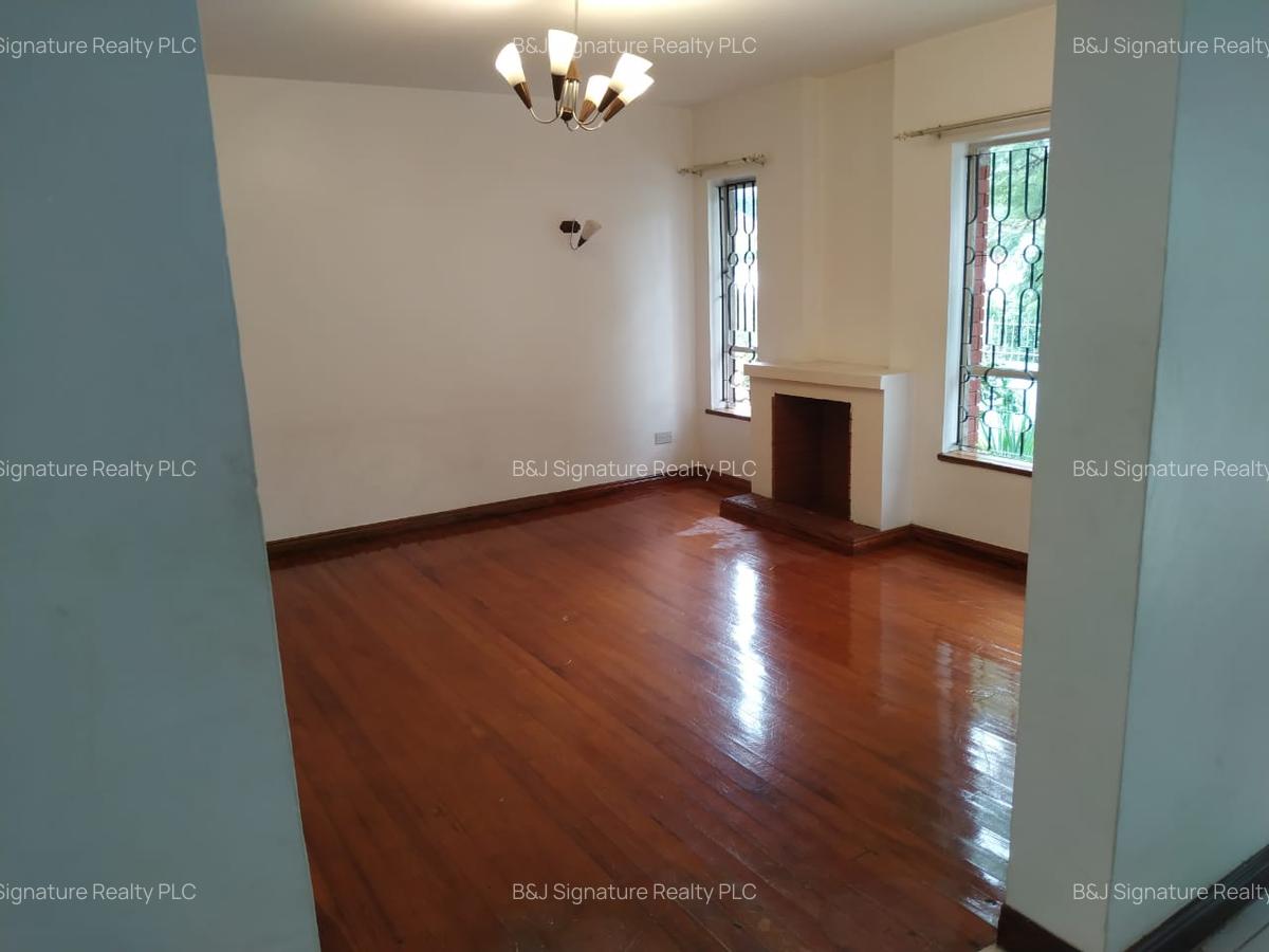 4 Bed Villa with En Suite in Spring Valley - 18