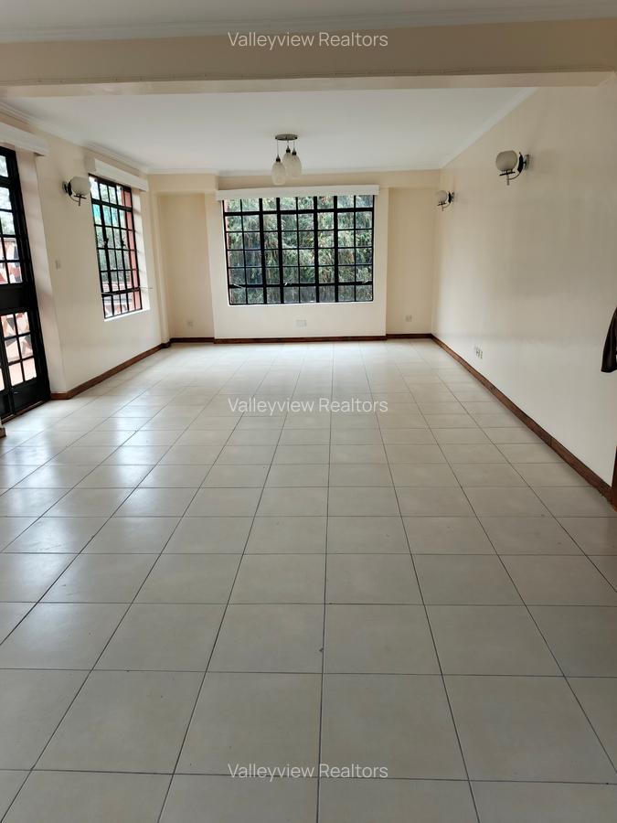 2 Bed House with En Suite at Lavington - 2