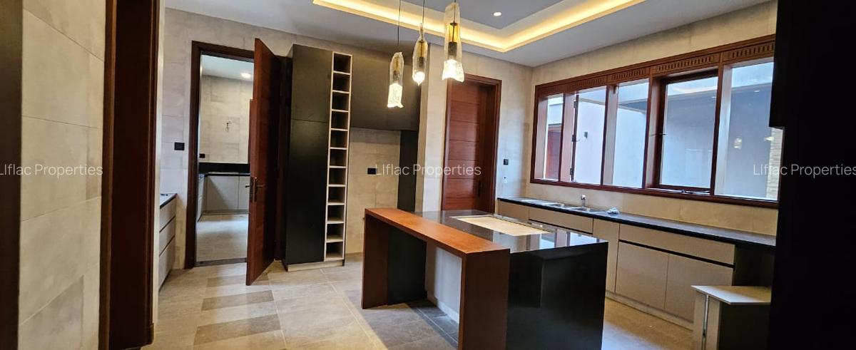 5 Bed House with En Suite in Runda - 8