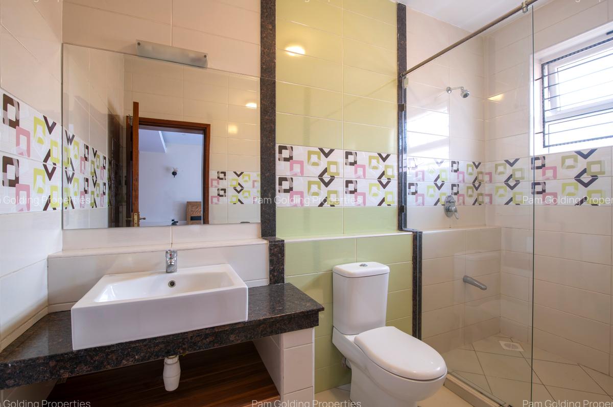 3 Bed Apartment with En Suite at School Lane - 15