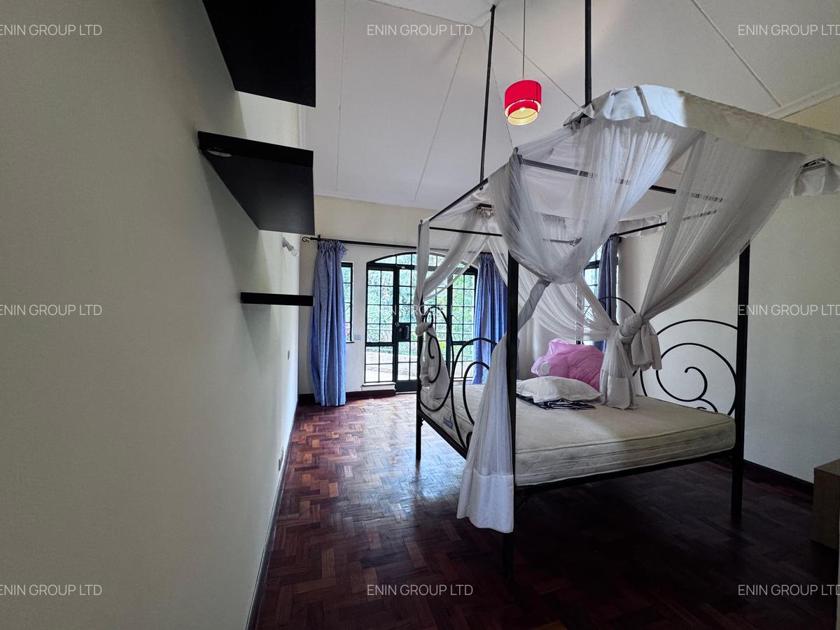 5 Bed House with En Suite in Runda - 14