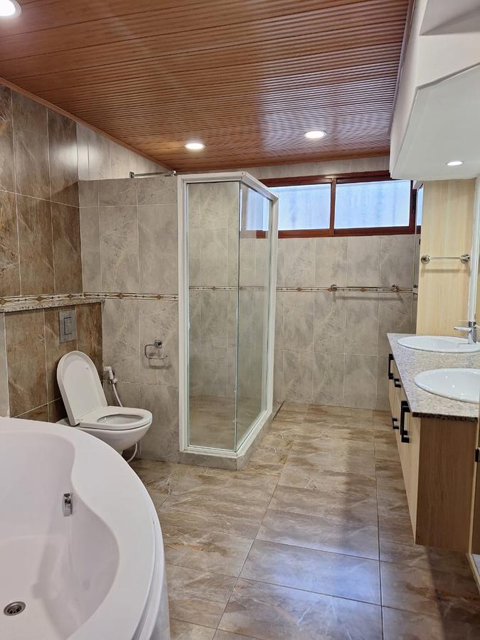 5 Bed Townhouse with En Suite in Spring Valley - 13