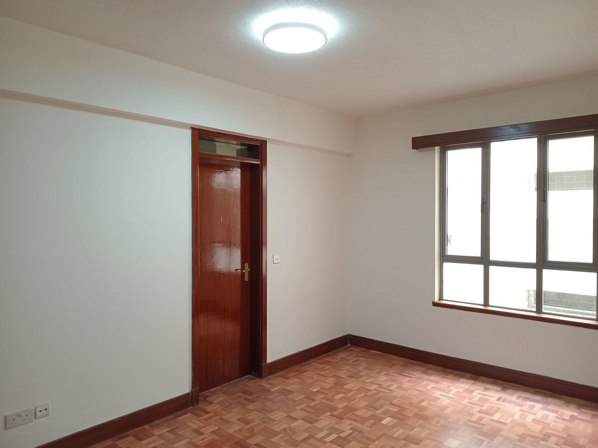 4 Bed Apartment with En Suite in Parklands - 16