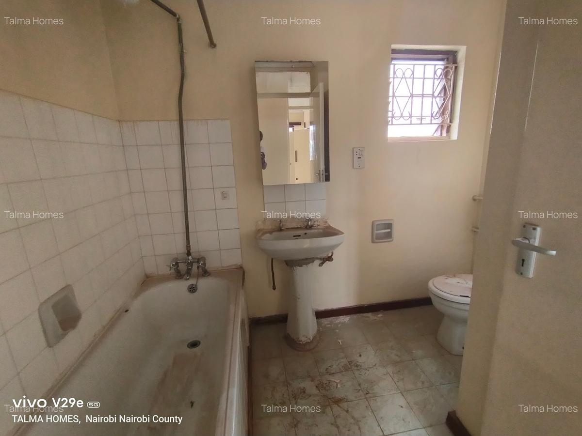 3 Bed Townhouse with Staff Quarters at Ngumo Estate - 12