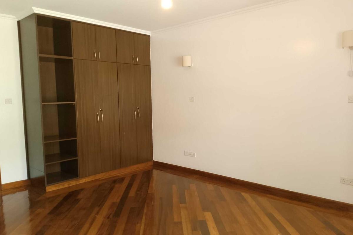 3 Bed Apartment with En Suite at Dennis Pritt Road - 15