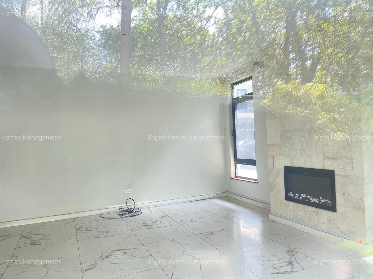 5 Bed Townhouse with En Suite in Lavington - 4