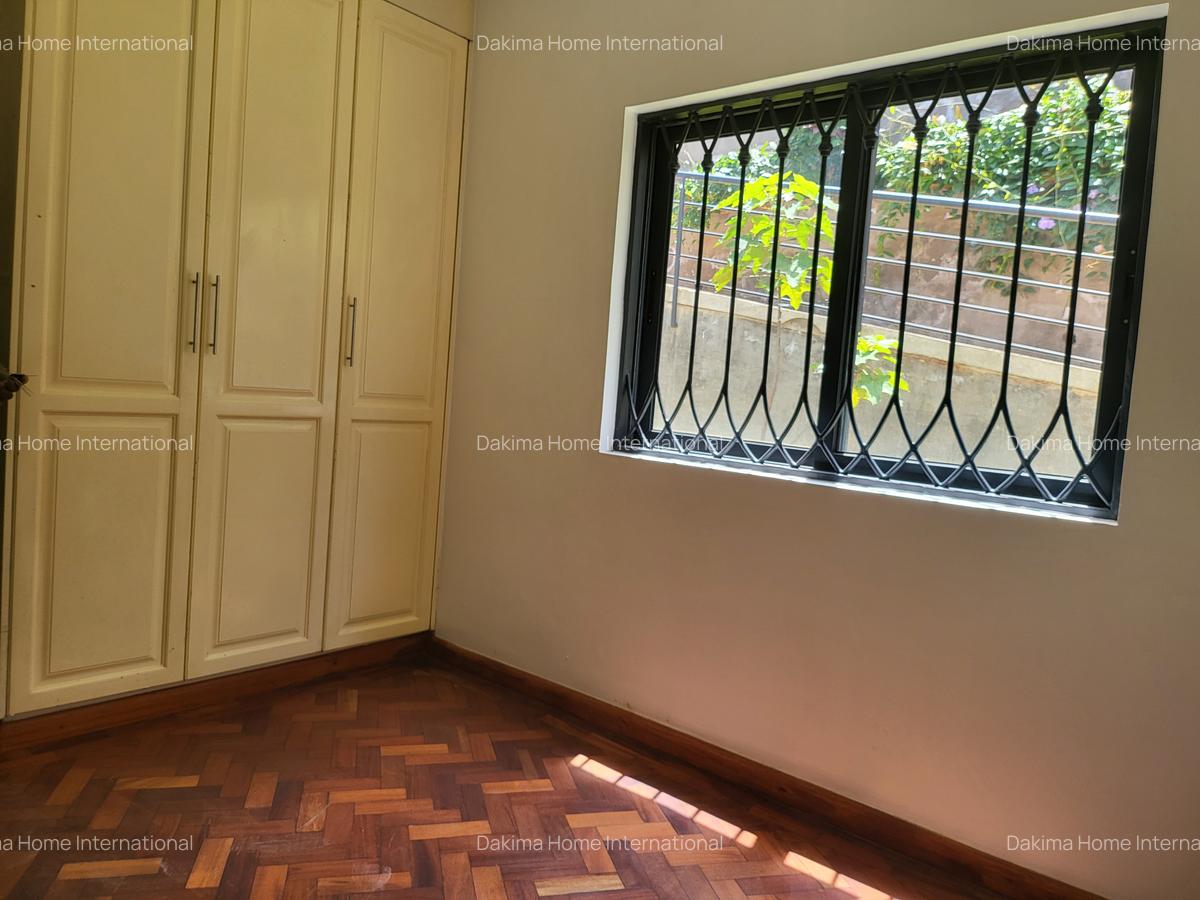 5 Bed House with En Suite in Loresho - 12