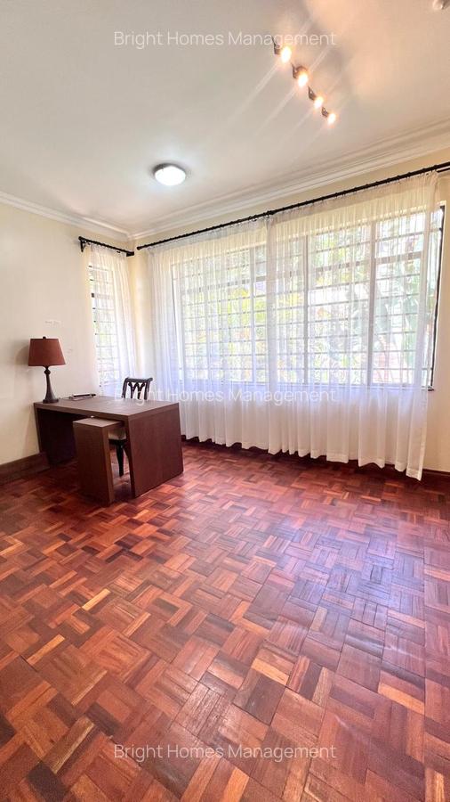 5 Bed Villa with En Suite in Lake View - 11