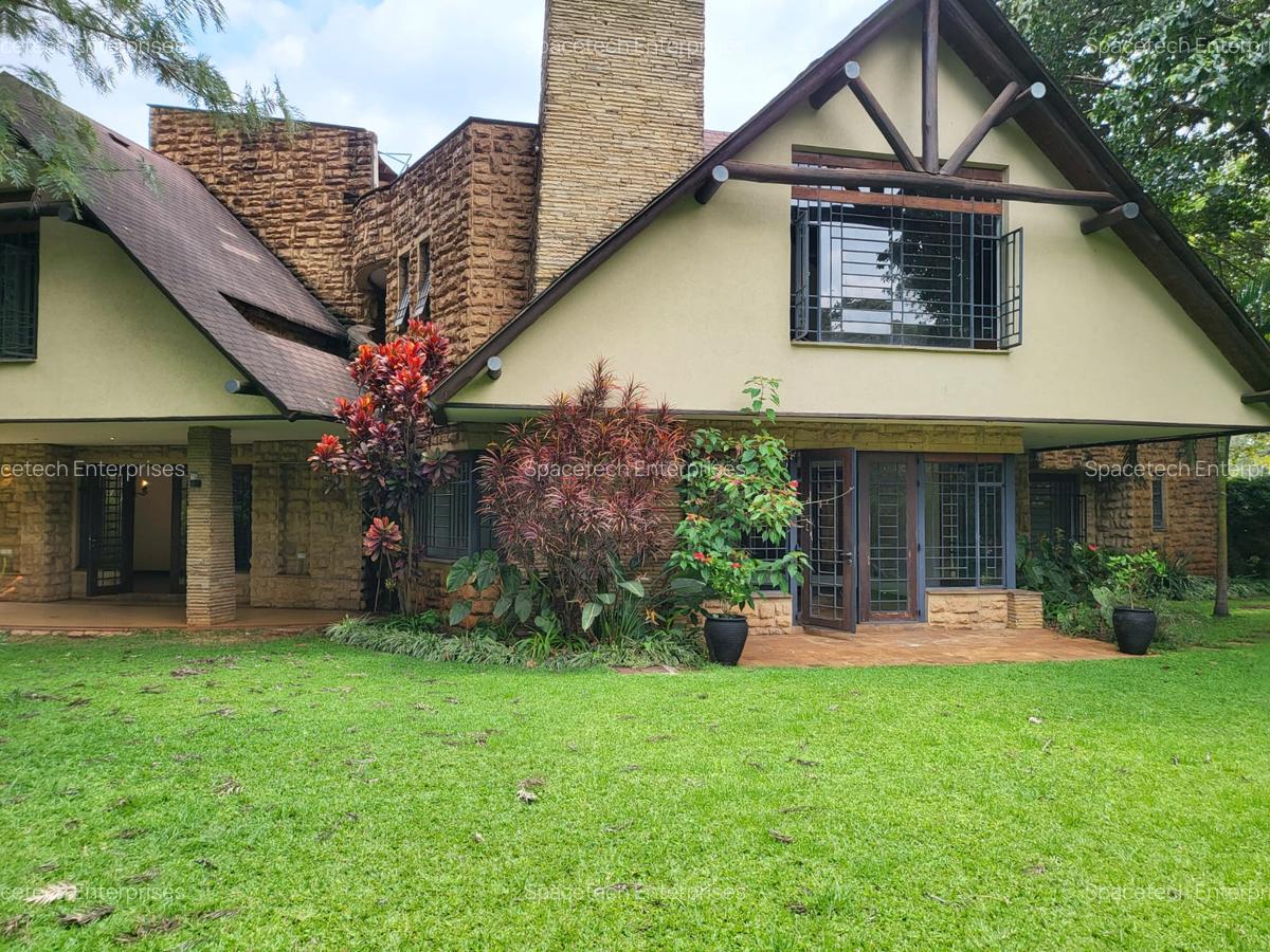 4 Bed Townhouse with En Suite in Lake View - 3