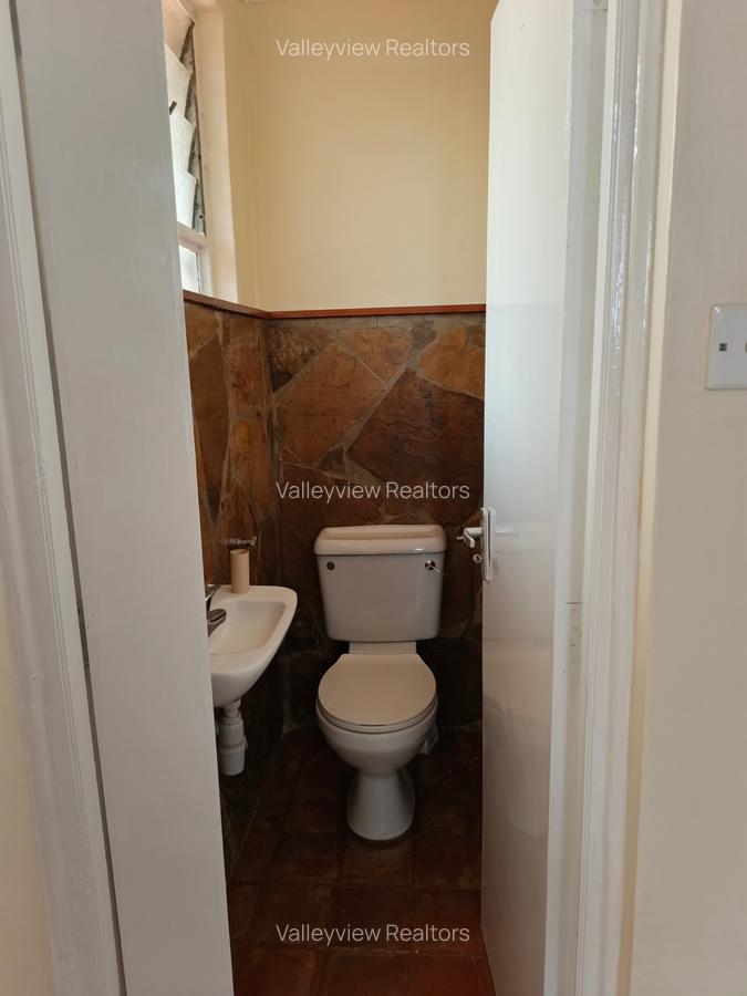 3 Bed Villa with En Suite at Lavington - 12