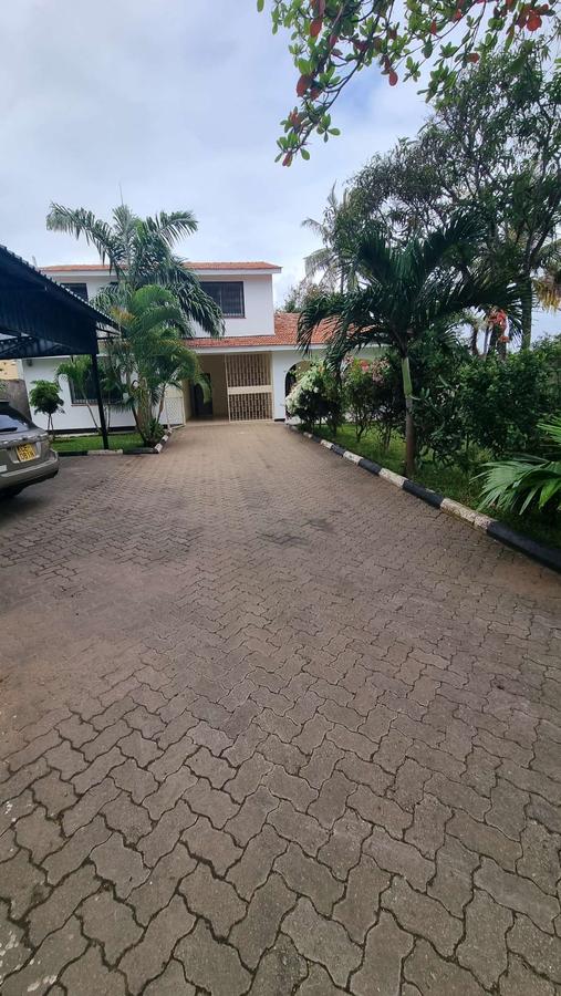 4 Bed House with En Suite at Nyali - 8