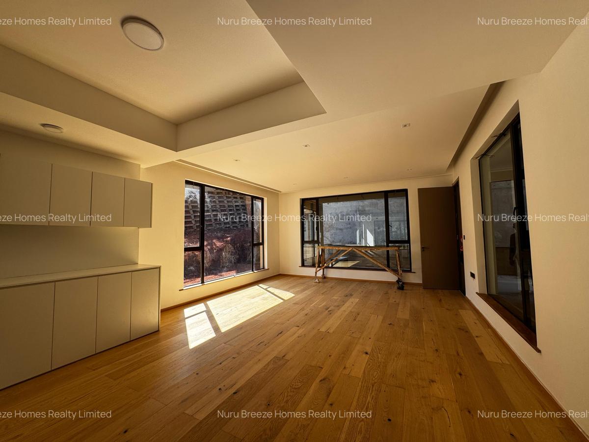 6 Bed House with En Suite in Nyari - 14