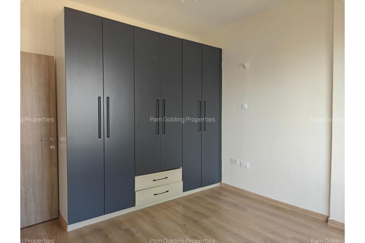 5 Bed Apartment with En Suite in Parklands - 6