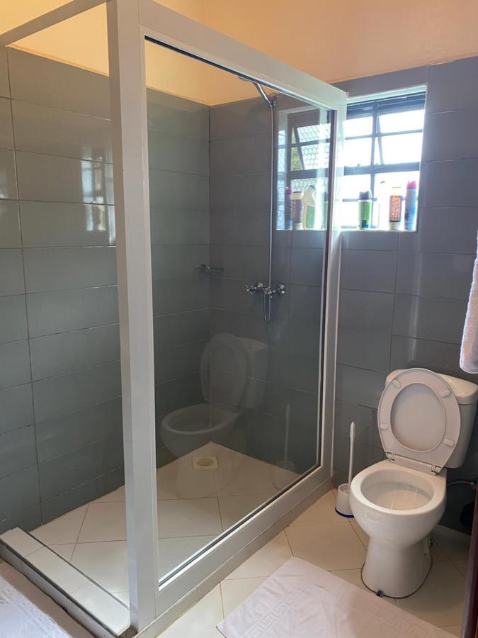 2 Bed House with En Suite at Sweet Waters - 2