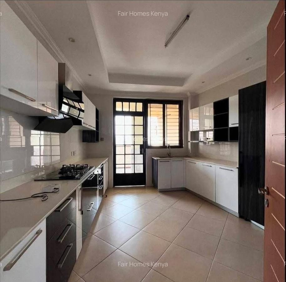 3 Bed Apartment with En Suite at Nyeri Road - 11