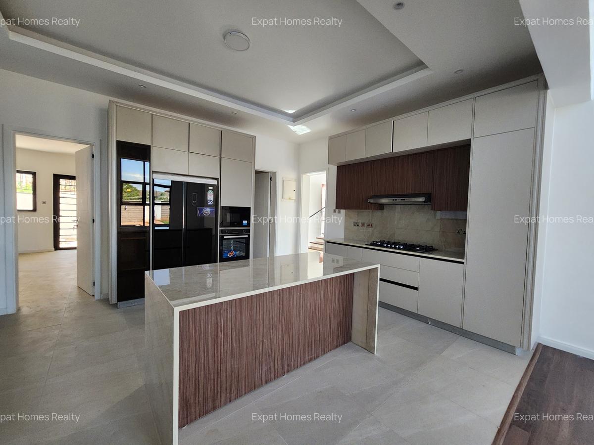 5 Bed Villa with En Suite in Lavington - 11