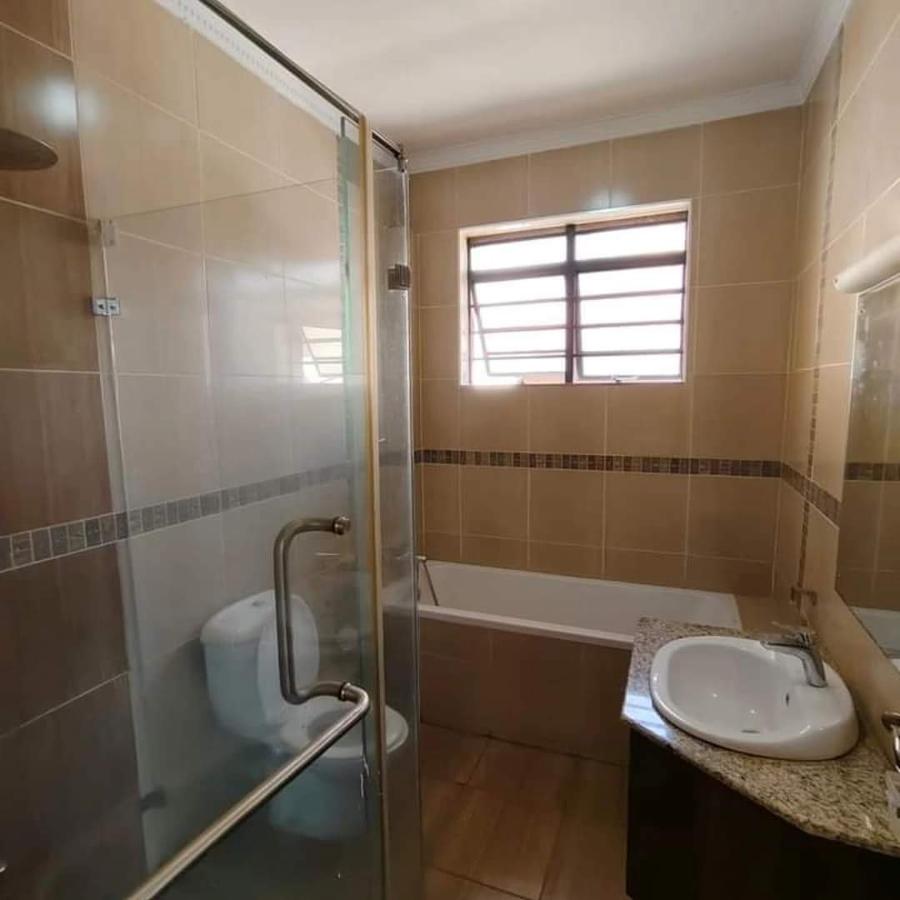 5 Bed Townhouse with En Suite at Lavington - 9