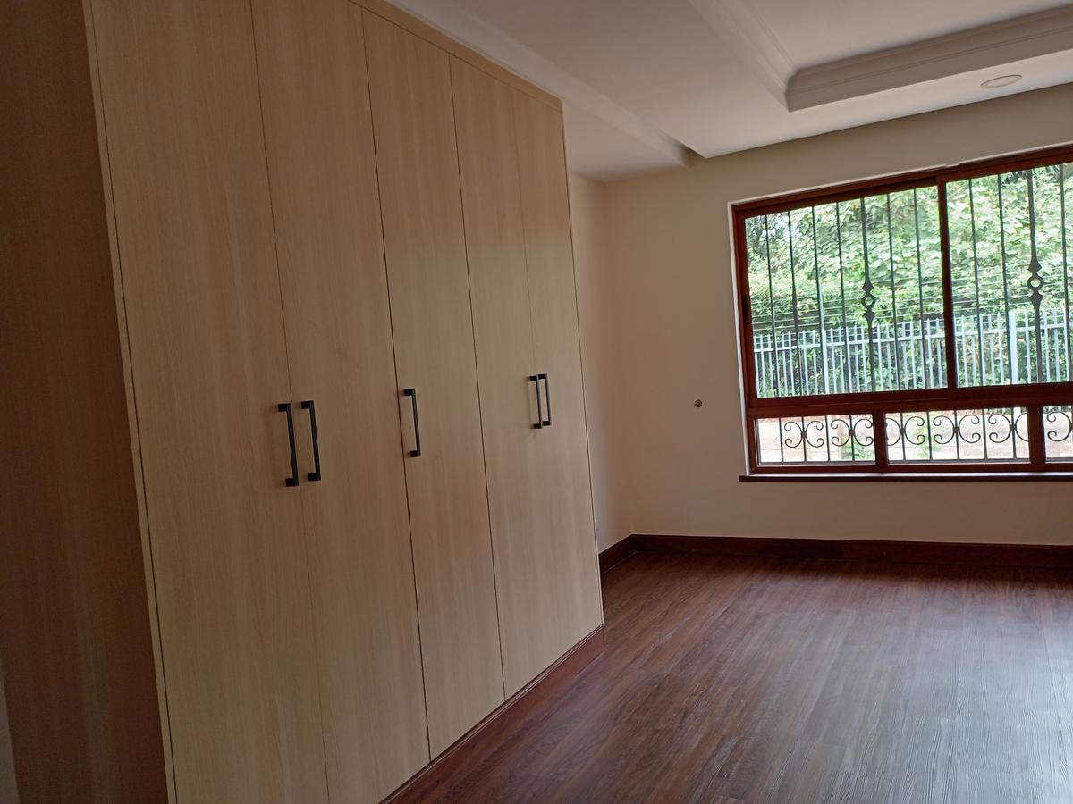 5 Bed House with En Suite at Kyuna - 10