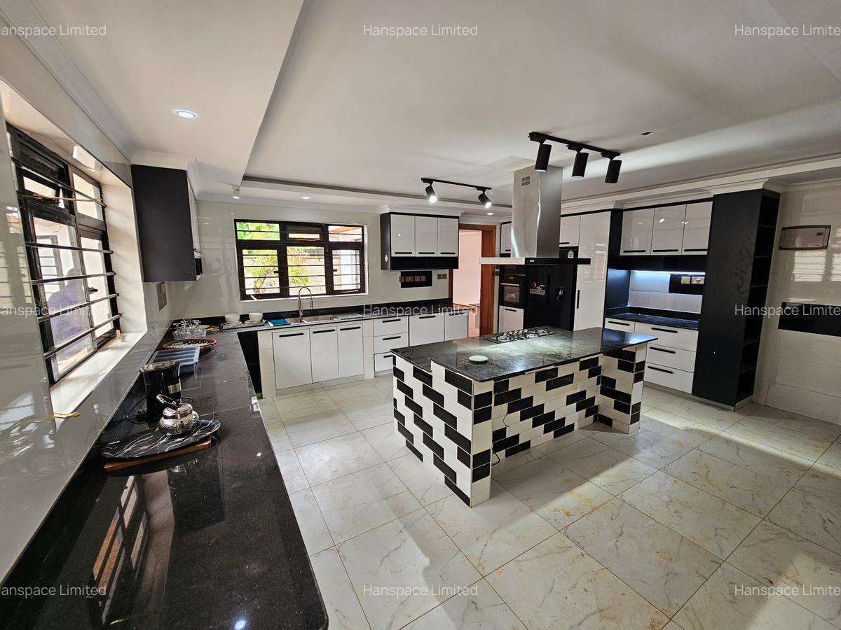 5 Bed Villa with En Suite in Runda - 10