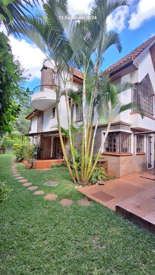 5 Bed Townhouse with En Suite at Lavington Green Area. - 1